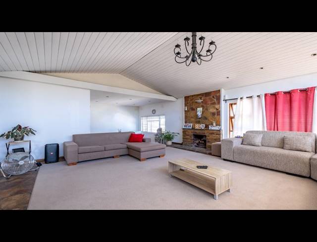 5 BEDROOM HOUSE FOR SALE IN PAROW NORTH